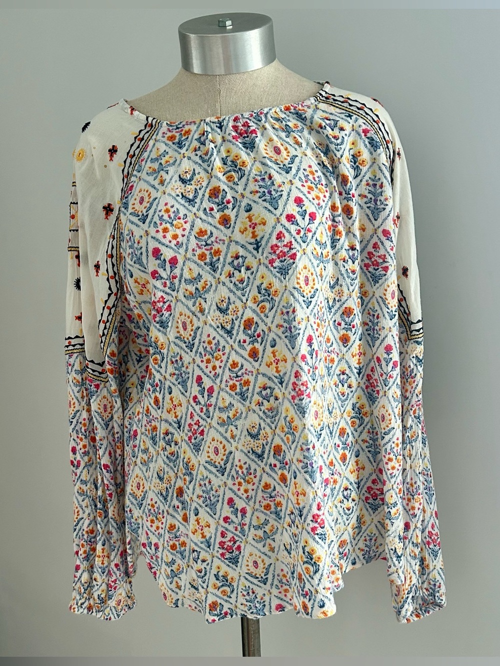 Hannah Boho Embroidered Floral‎ Geometric Peasant Blouse Top - Size L